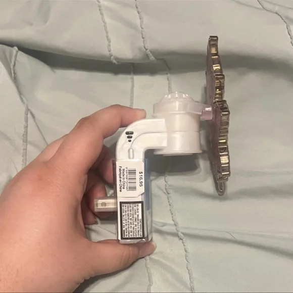 Bath and Body Works Leaf Wallflower Fragrance Plug - Picture 4 of 5